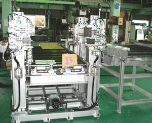 パレット段バラキ装置